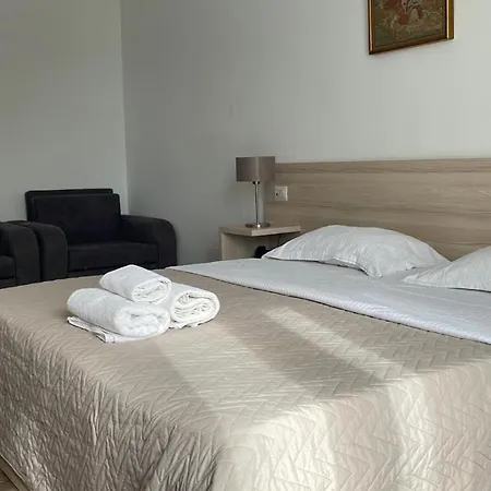 Adriatic Hotel *